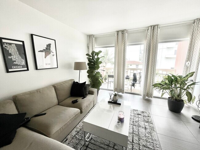 Foto del edificio - 600 NE 25th St