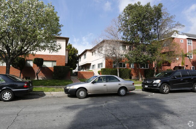 Foto del edificio - 2301-2305 Naomi St