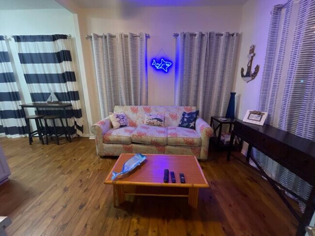 Building Photo - 2423 Avenue Q