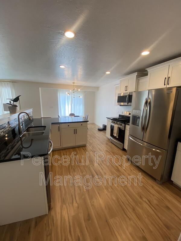 Building Photo - 497 S Day Dream Ln