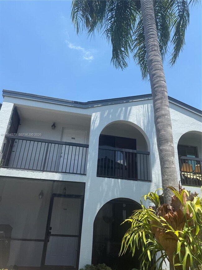 Foto del edificio - 18230 Mediterranean Blvd