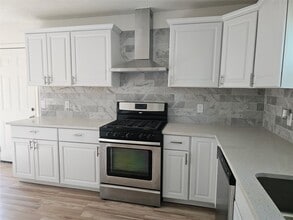 Building Photo - 105 E Wavy Oak Cir