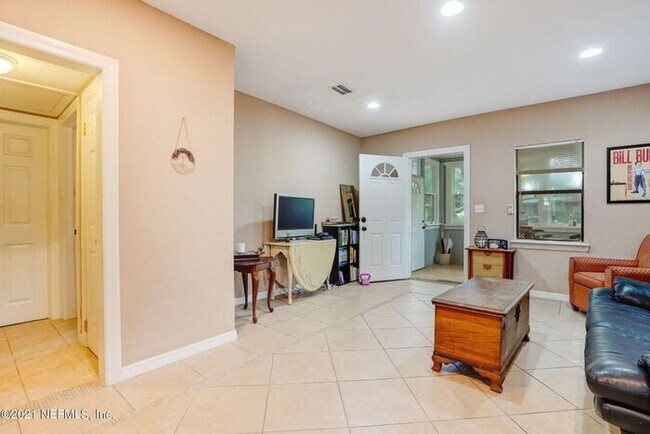 Foto del edificio - Very cute 2/1 home available for rent