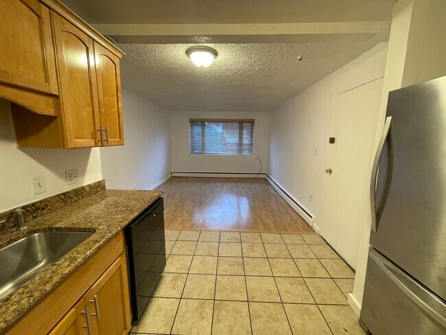 Foto del edificio - 62 Carey Ave