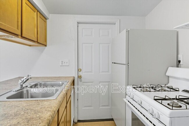 Foto del edificio - 1662 N Beverly Ave