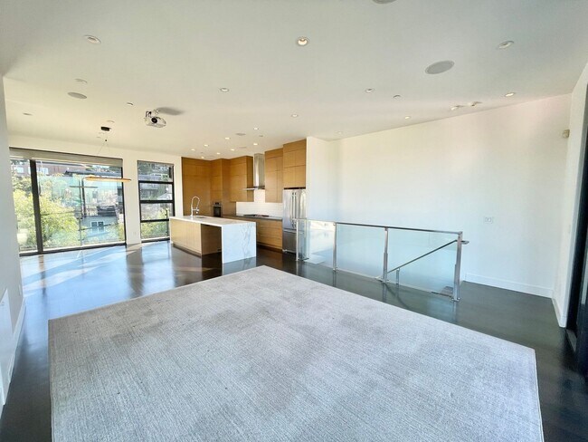 Building Photo - 1906-1906 20th St