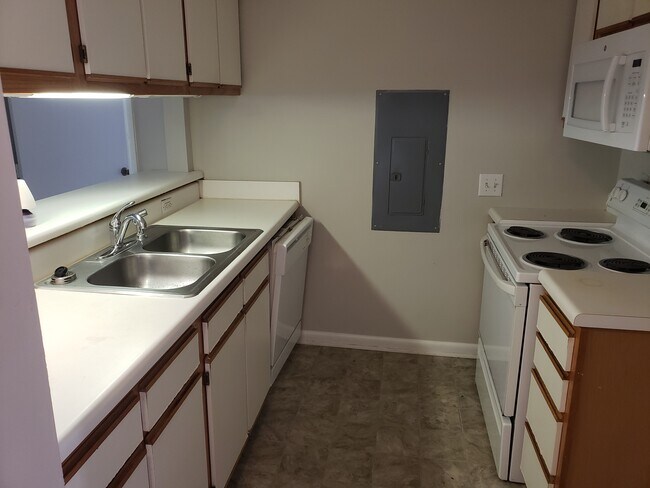 Building Photo - 1230 University Ct