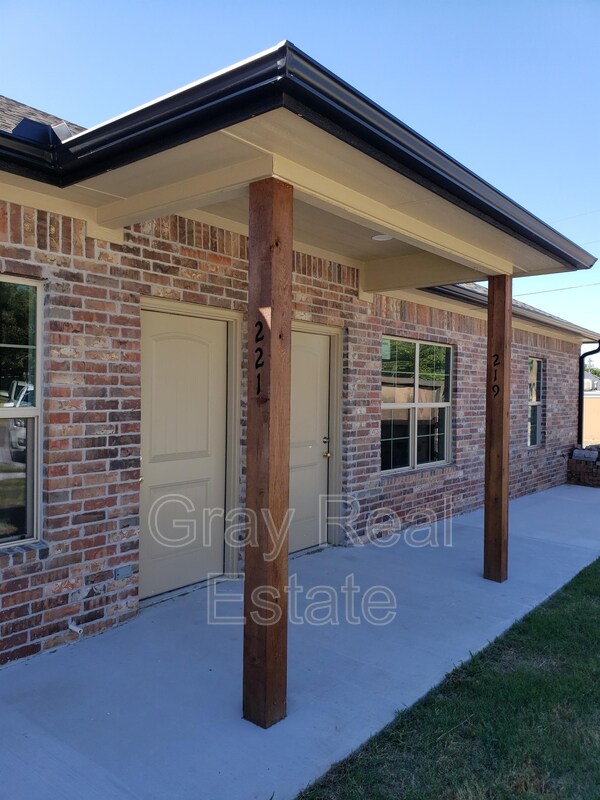 Foto principal - 219 S Hope Ave