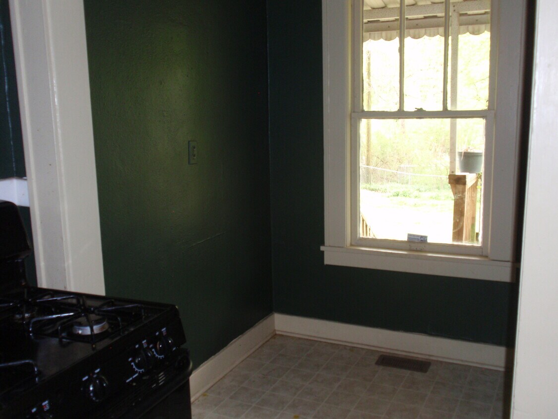 Primary Photo - 3815 W Capitol Ave