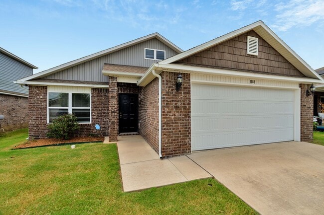 Photo - 3 Bed 2 Bath home mins away from the University!