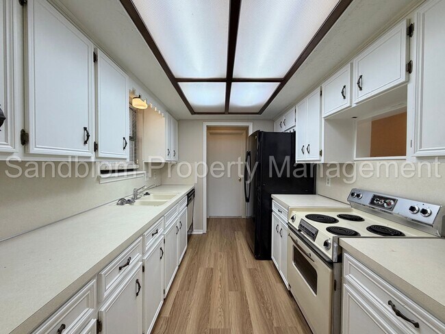 Building Photo - 9228 S Norwood Ave