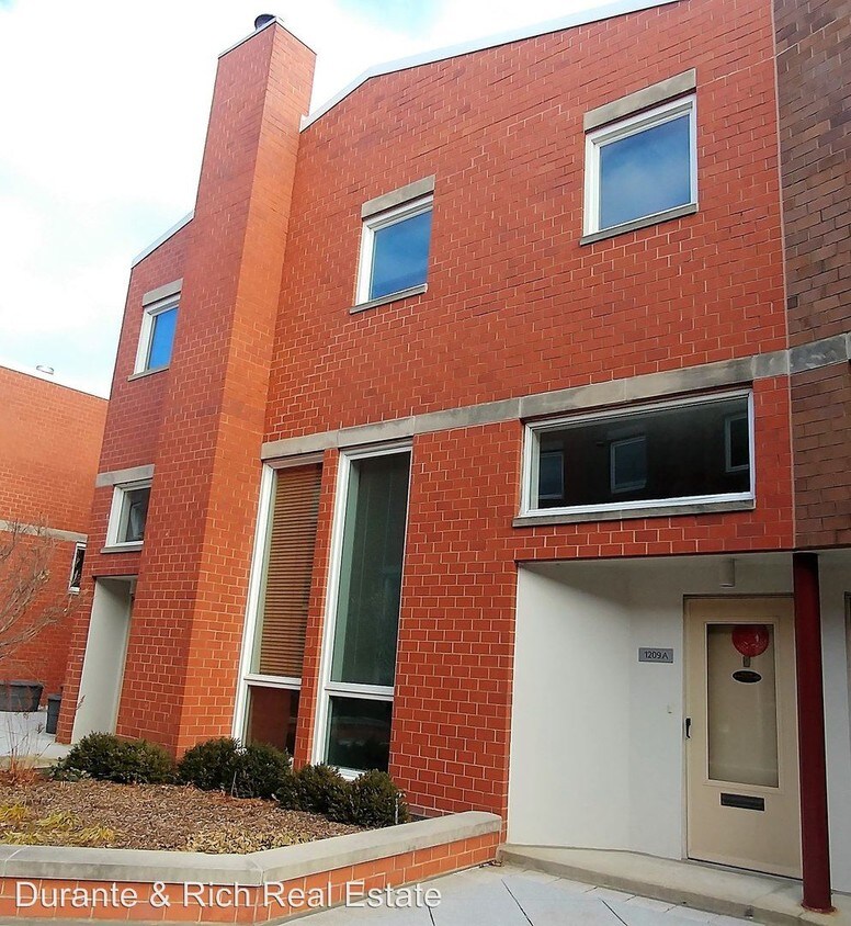 Primary Photo - 1209 Central St