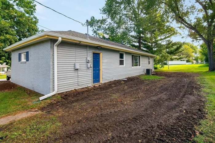 Building Photo - 803 Vilas St