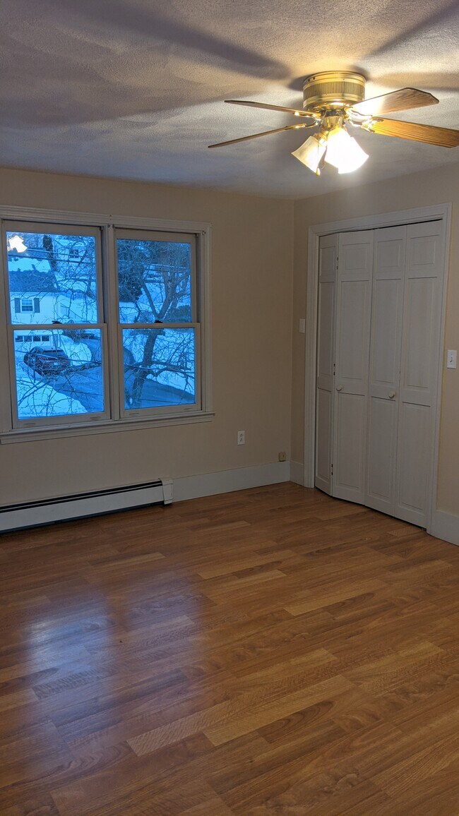 Master bedroom - 266 Manning St