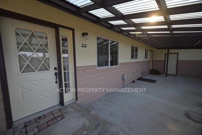 Building Photo - 2 bed 2 bath 1 car garage duplex in Sequim