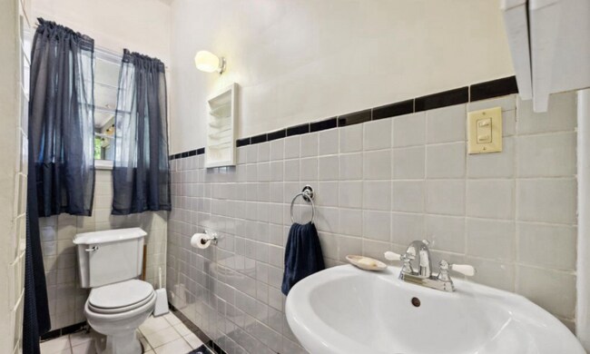 Foto del edificio - 5817 Toole Dr NW