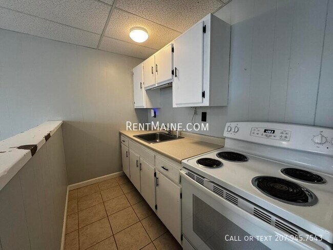 Building Photo - 17 Edwards St