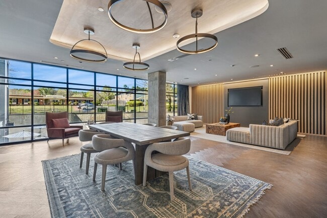 Building Photo - 900 Willow