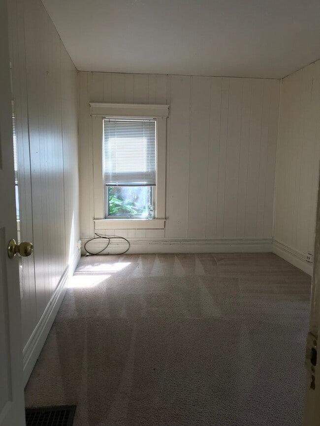 Building Photo - 525 Linden St