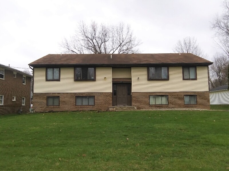 817 Cook Ave, Youngstown, OH 44512 Apartment for Rent in Youngstown