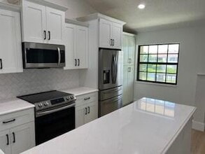 Building Photo - 102 Pinecrest Cir