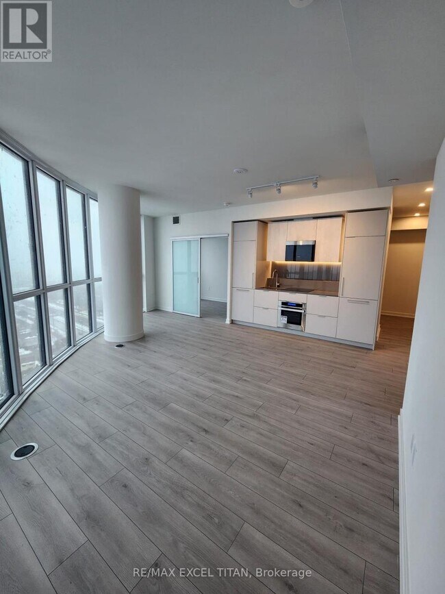 Building Photo - 1 Fairview Rd E