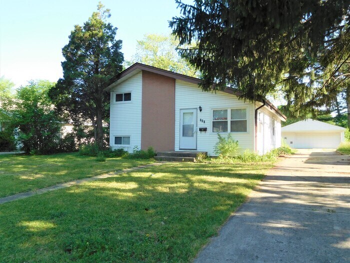 Nicely updated 3 bedroom 2 bath split level House for Rent in Villa