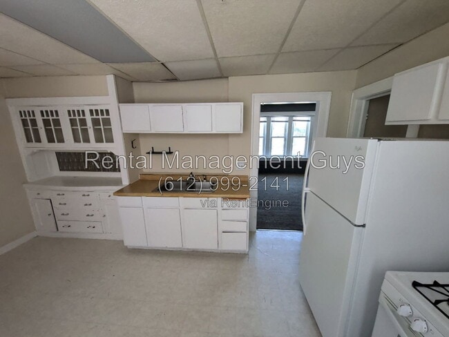 Building Photo - 2300 W 50th St