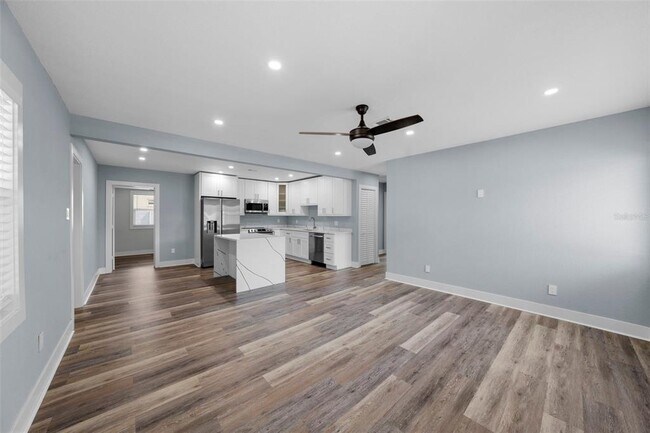 Building Photo - 1237 Little John Ln