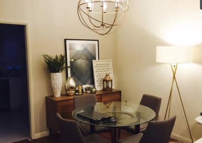 Foto del edificio - 13250 Moorpark St