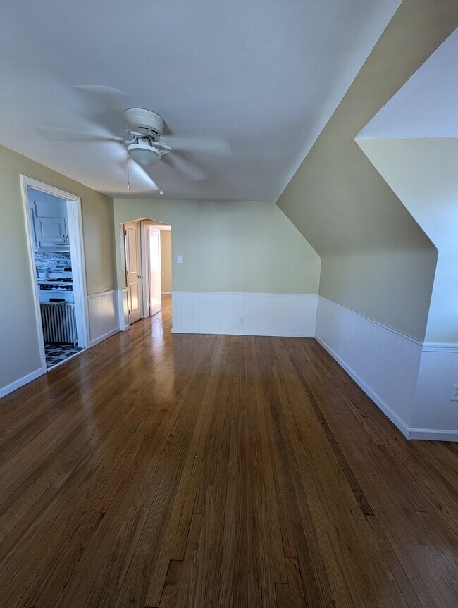 Foto del edificio - 1117 Logan Ave