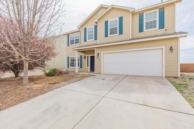 Foto del edificio - Beautiful Two Story House