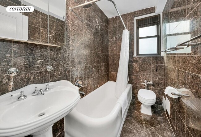 Building Photo - 210 E 68th St