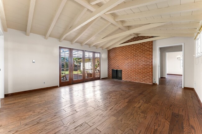 Building Photo - 549 El Medio Ave