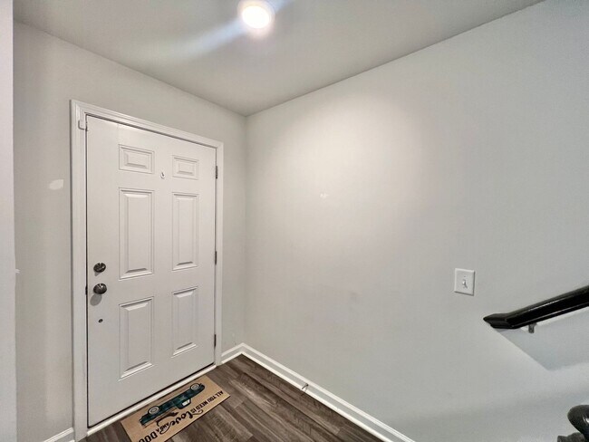 Foto del edificio - Stunning 3BD, 2.5BA Raleigh Townhome with ...