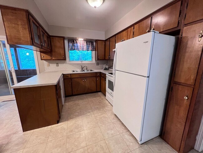Building Photo - 3010-3012 Okemos Dr SE