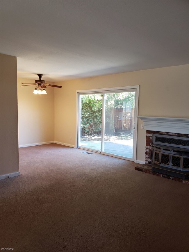 Building Photo - 3 br, 2 bath House - 558 Huntington Way