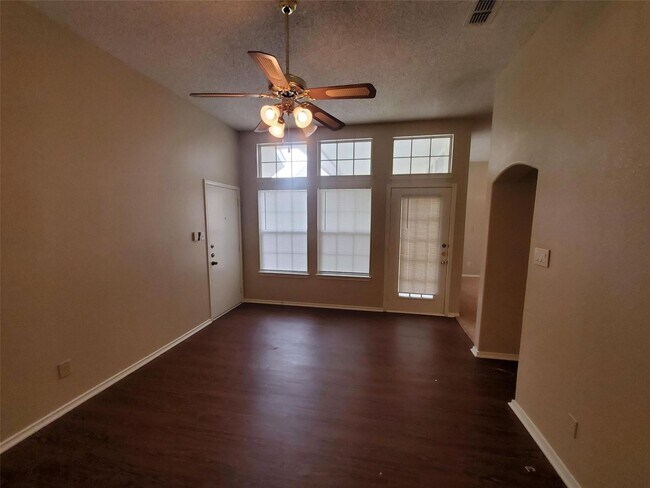 Foto del edificio - Lovely Garland Home over 1700 sqft!