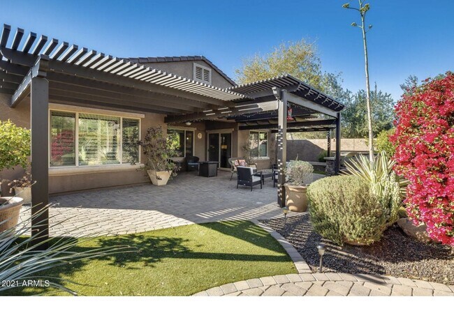 Foto del edificio - 3 BEDROOMS PLUS DEN IN STETSON VALLEY IN PHOENIX