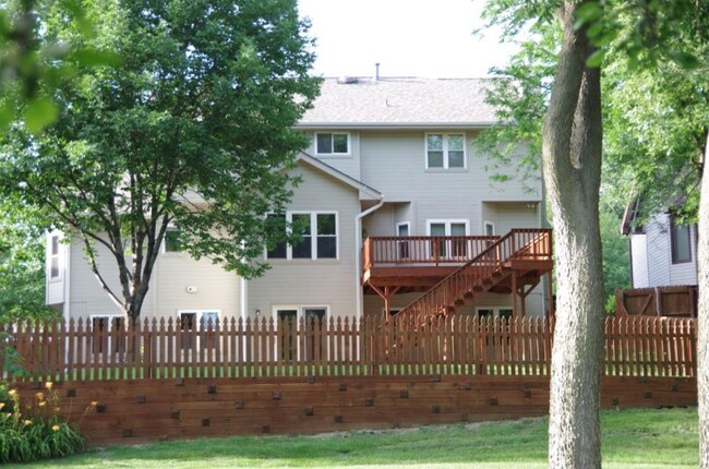 Building Photo - 2703 Blackhawk Dr