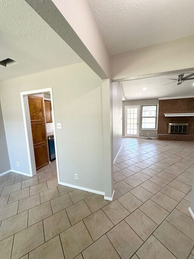 Foto del edificio - 3 Bed 2 Bath Fully Remodeled!