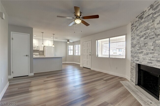 Foto del edificio - 853 Rock Springs Dr