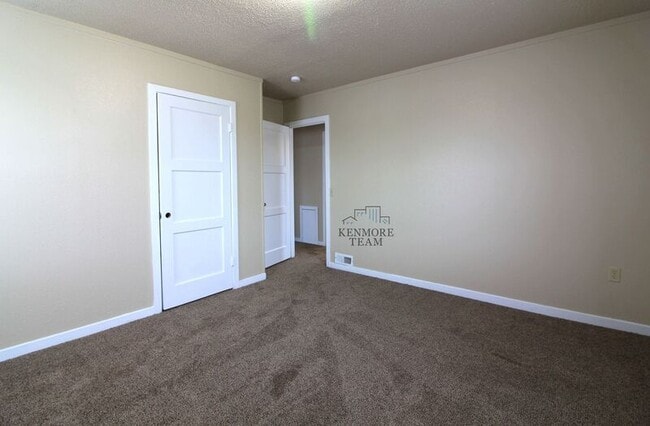 Building Photo - 406 Benham St