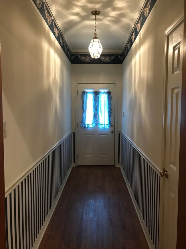 Foto del edificio - Beautiful Brick Home off Williamson Way in...