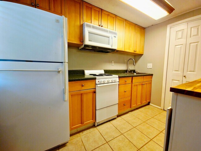 Foto del edificio - Cozy 1 Bedroom Backhouse Near Texas Tech