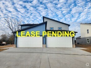 Building Photo - 1608 SW Casuarina Dr