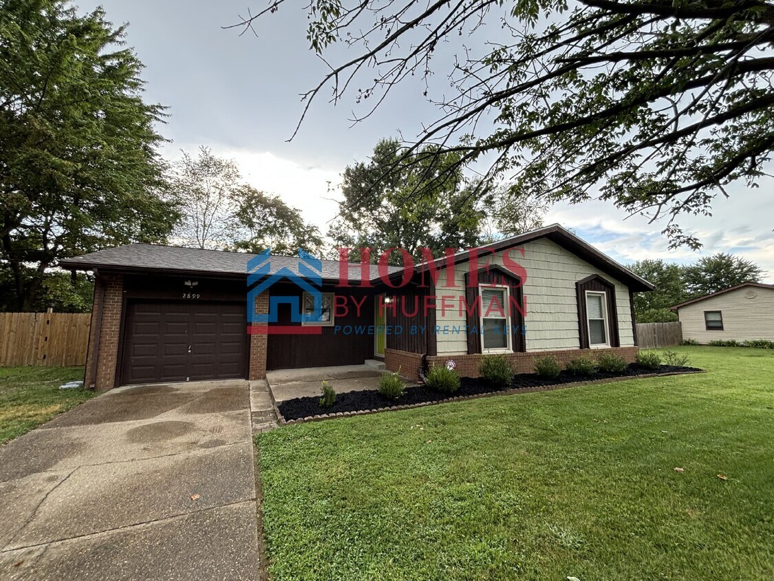 Foto principal - Three Bedroom House | Newburgh, Indiana