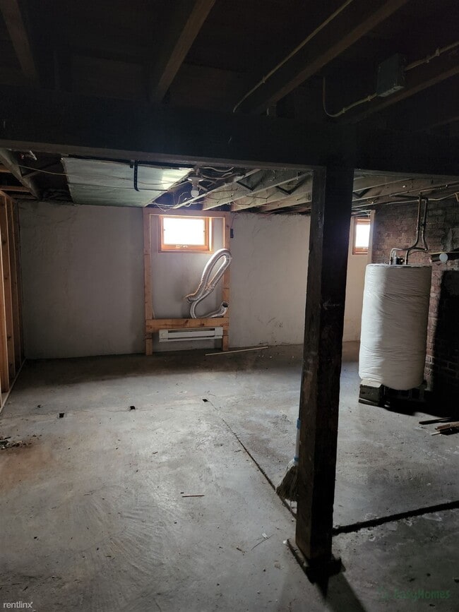 Building Photo - 3 br, 1 bath House - 453 Schaum Avenue