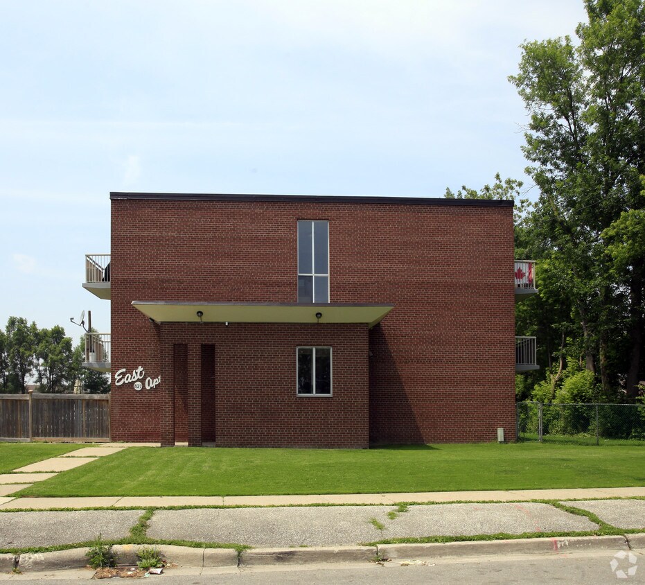 Photo du bâtiment - East Apartments