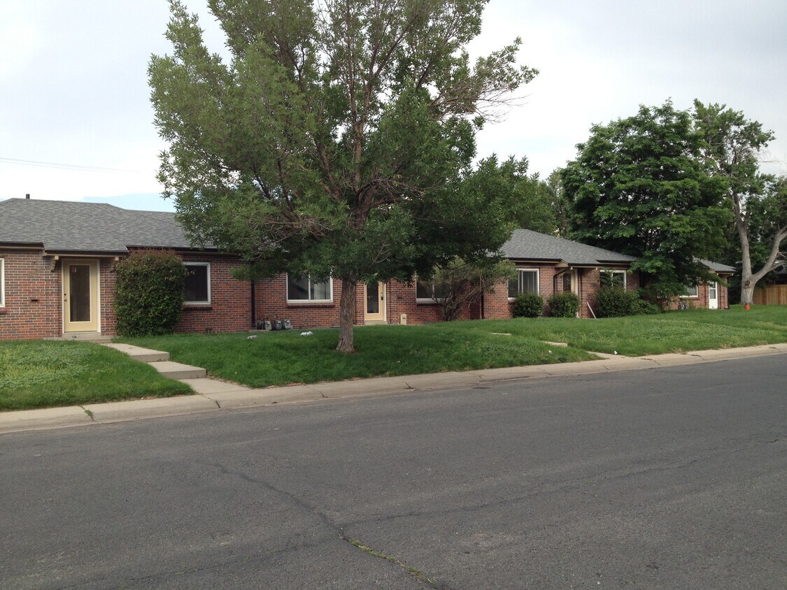 Foto principal - 2220 Newport St